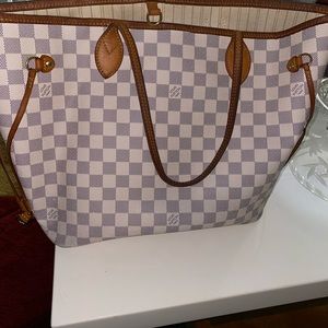 Louis Vuitton Neverfull purse in White